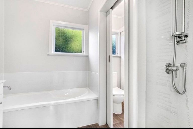 Photo of property in 5 Rondorlyn Place, Manurewa, Auckland, 2102