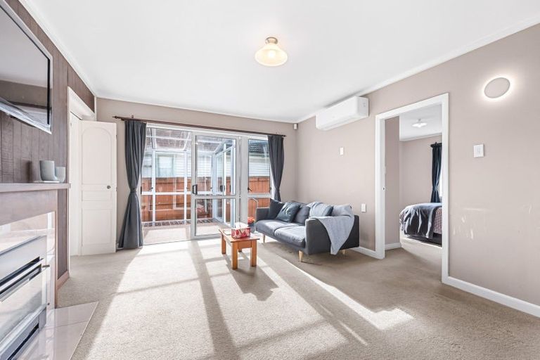 Photo of property in 352 Stokes Valley Road, Stokes Valley, Lower Hutt, 5019