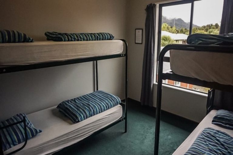 Photo of property in 9 Cron Avenue, Te Atatu South, Auckland, 0610