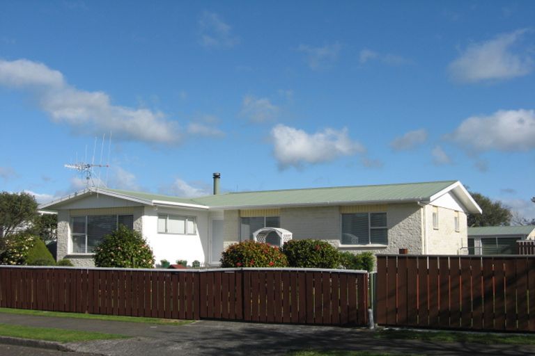 Photo of property in 18 Stirling Street, Levin, 5510