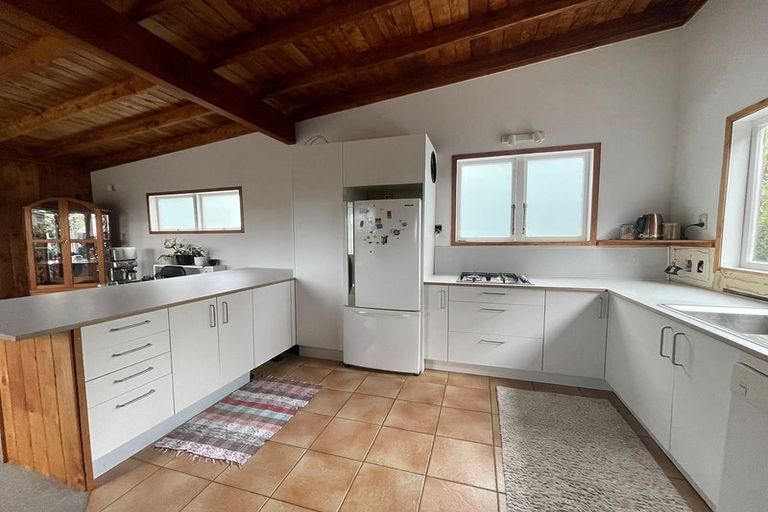 Photo of property in 352 Motutara Road, Muriwai, 0881