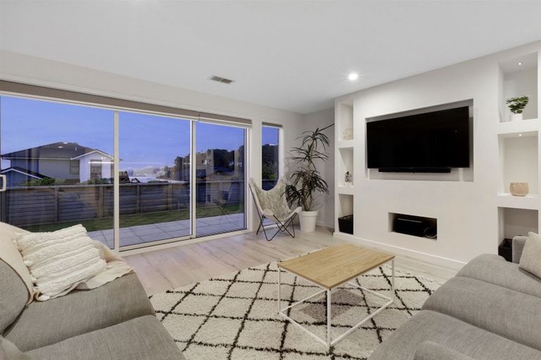 Photo of property in 14 Ken Douglas Drive, Aotea, Porirua, 5024