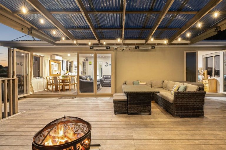 Photo of property in 1410 Whangaparaoa Road, Army Bay, Whangaparaoa, 0930