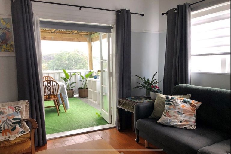 Photo of property in 2 Blacks Road, Greenhithe, Auckland, 0632