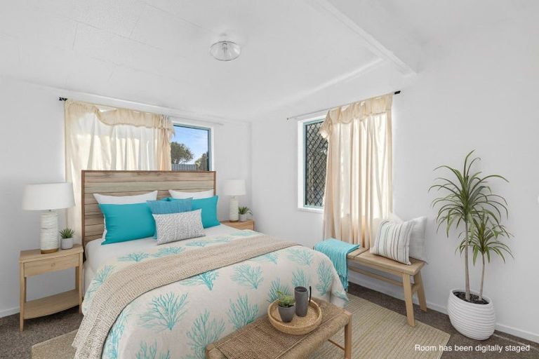 Photo of property in 9 Koura Street, Tangimoana, 4822