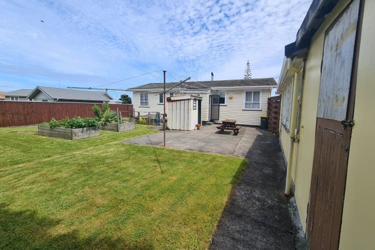 Photo of property in 12 Hickey Place, Opunake, 4616