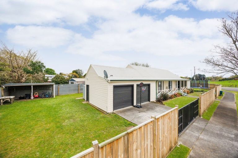 Photo of property in 2 Escort Grove, Awapuni, Palmerston North, 4412