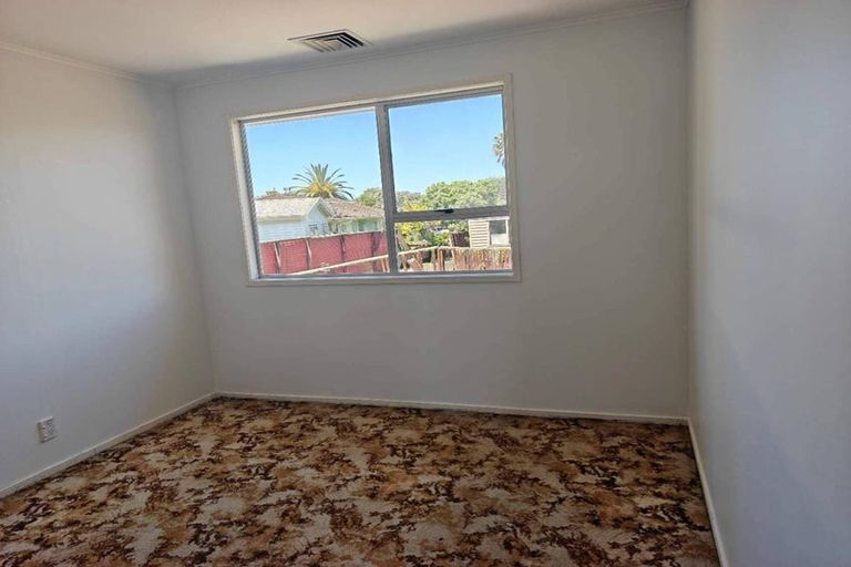 Photo of property in 8 Newham Place, Henderson, Auckland, 0612