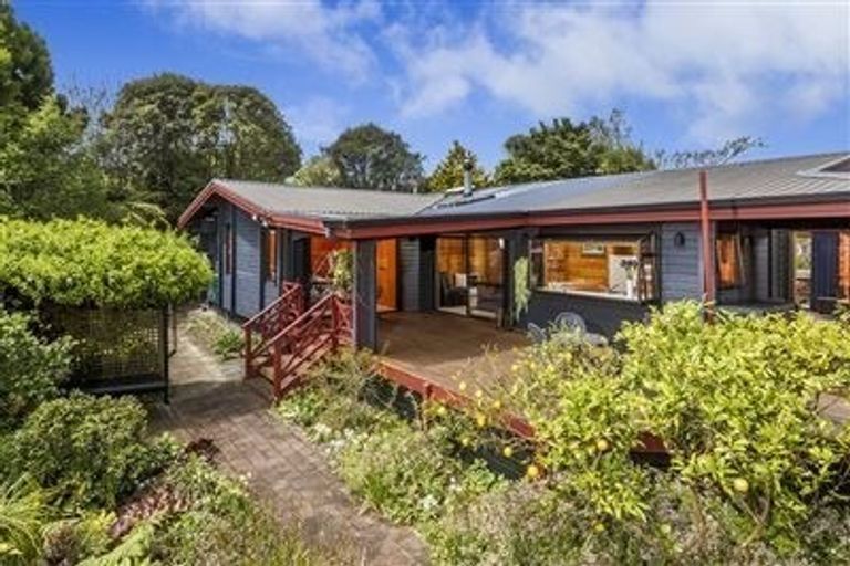 Photo of property in 7 Traffic Road, Greenhithe, Auckland, 0632