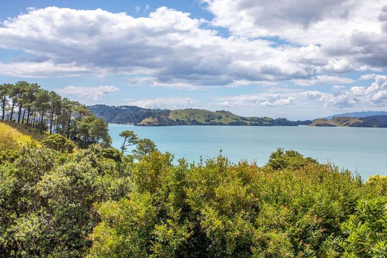 Photo of property in 56 Puriri Road, Te Kouma, Coromandel, 3581
