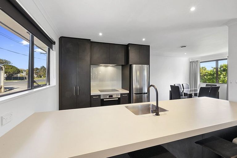 Photo of property in 194 Mangorei Road, Merrilands, New Plymouth, 4312