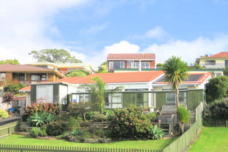 Photo of property in 25 William Bayes Place, Red Beach, 0932