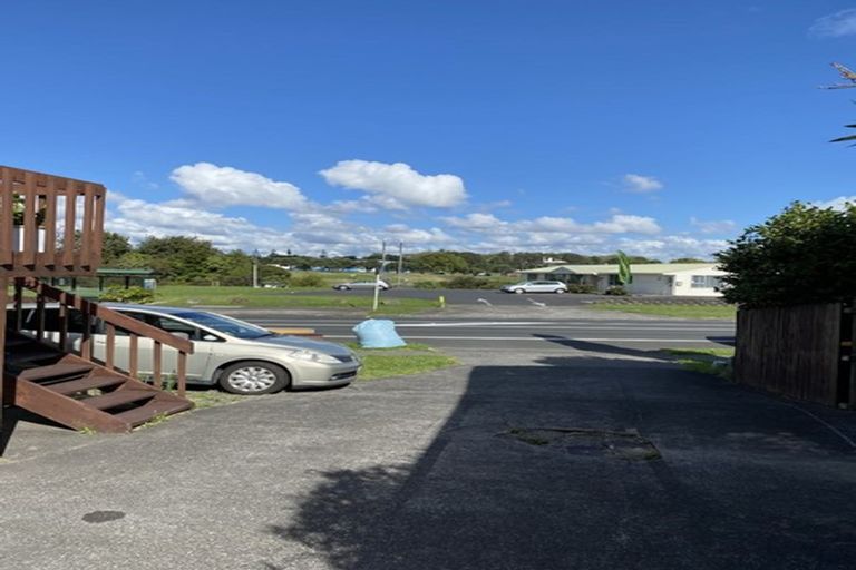 Photo of property in 1/64 Aviemore Drive, Highland Park, Auckland, 2010