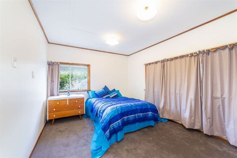 Photo of property in 21 Karaka Street, New Lynn, Auckland, 0600