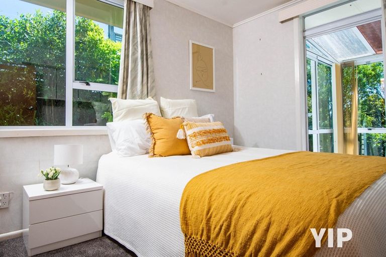 Photo of property in 8 Link Road, Newlands, Wellington, 6037