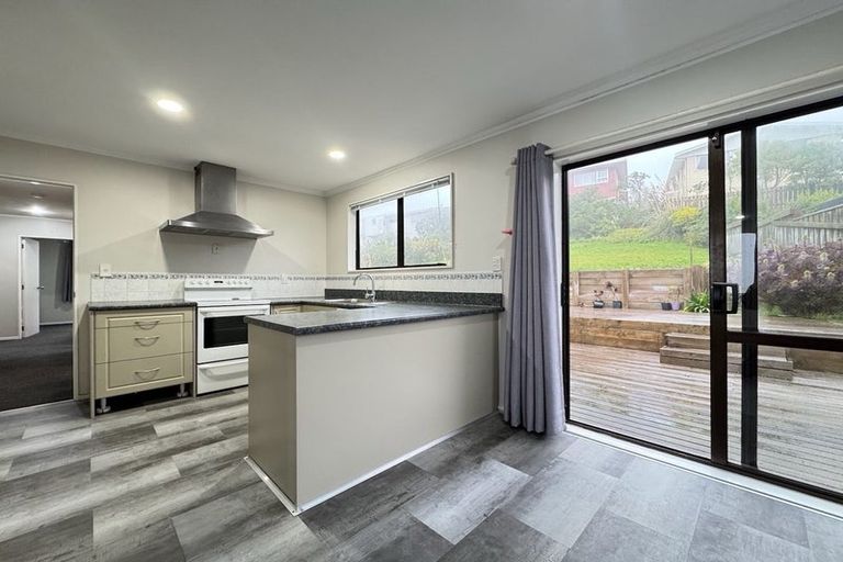 Photo of property in 15 Rice Crescent, Newlands, Wellington, 6037