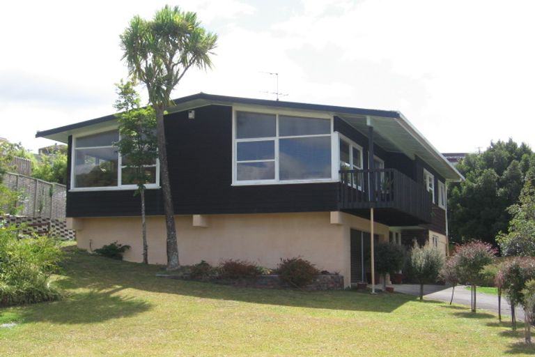 Photo of property in 21 Wyoming Avenue, Murrays Bay, Auckland, 0630