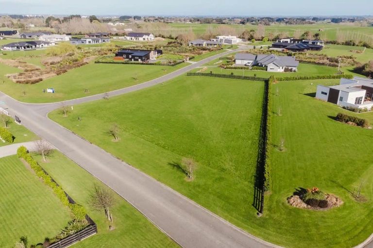 Photo of property in 2 Paterson Lane, Kelvin Grove, 4470