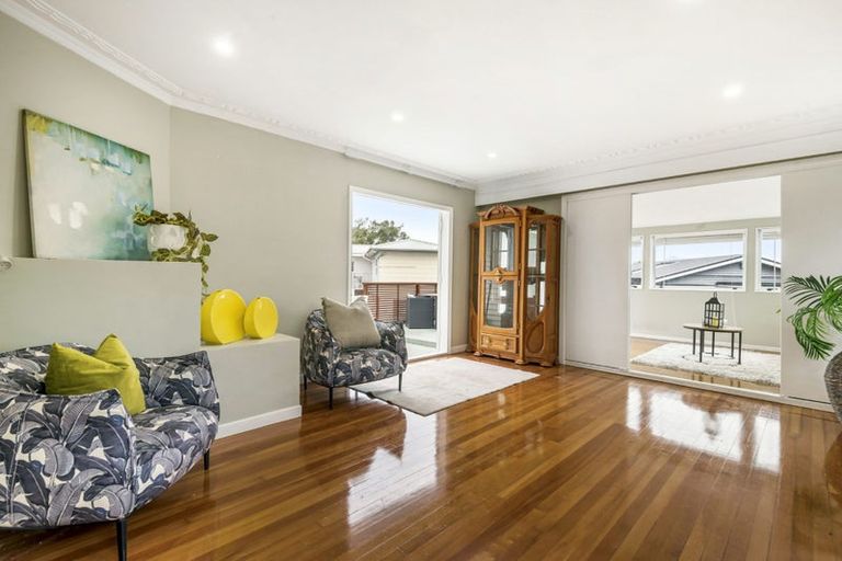 Photo of property in 1/46 Sunnynook Road, Sunnynook, Auckland, 0620