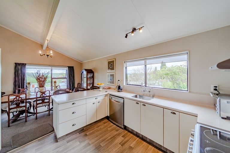 Photo of property in 10 Saint Marys Road, Waipukurau, 4200