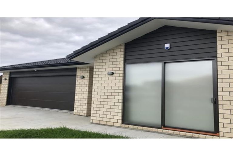 Photo of property in 37 Black Beech Crescent, Takanini, 2110