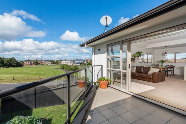 Photo of property in 6 Wakaroa Avenue, Te Atatu Peninsula, Auckland, 0610