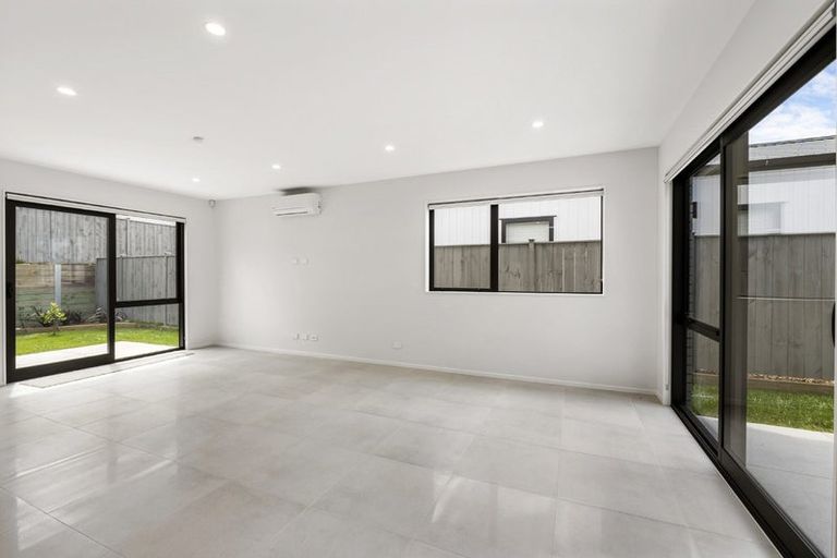 Photo of property in 55 Parkmore Drive, Rosehill, Papakura, 2113