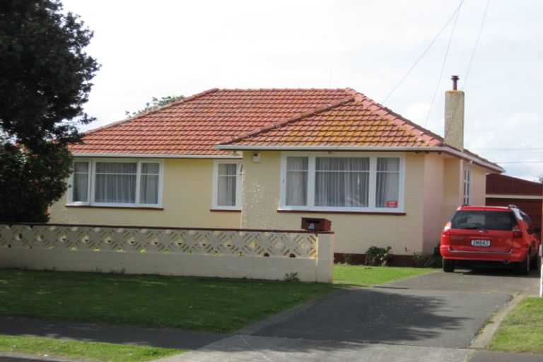 Photo of property in 72 Thatcher Street, Castlecliff, Whanganui, 4501