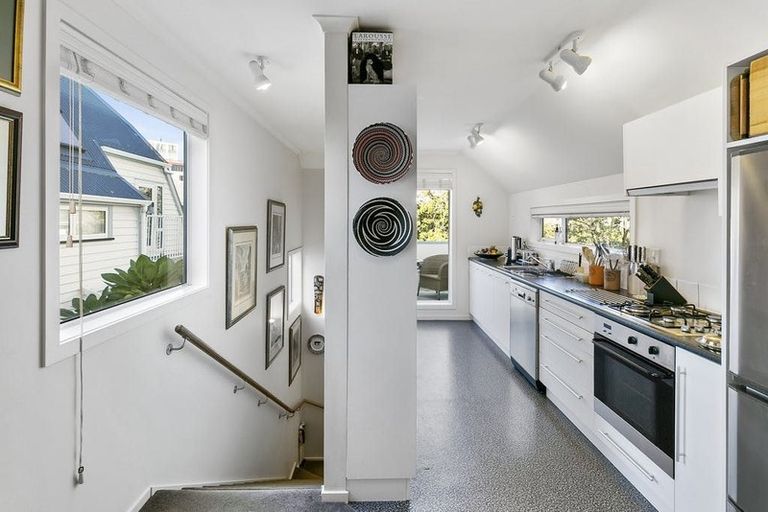 Photo of property in 55c Bolton Street, Kelburn, Wellington, 6012