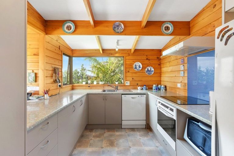 Photo of property in 37 Merehai Place, Snells Beach, 0920