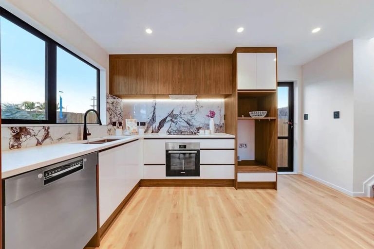 Photo of property in 511a Massey Road, Mangere, Auckland, 2022