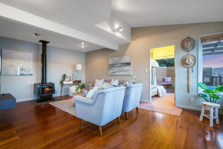 Photo of property in 14a Trevor Terrace, Paremata, Porirua, 5024