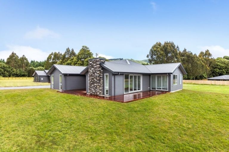 Photo of property in 10 Lancewood Way, Kinloch, Taupo, 3377