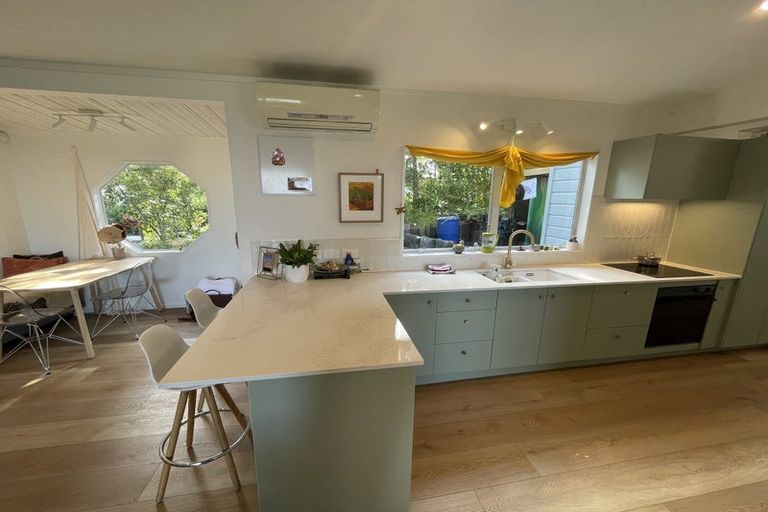 Photo of property in 60 Kauri Point Road, Laingholm, Auckland, 0604