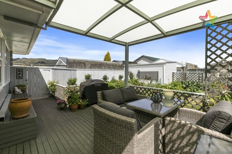 Photo of property in 20a Holyoake Crescent, Avalon, Lower Hutt, 5011