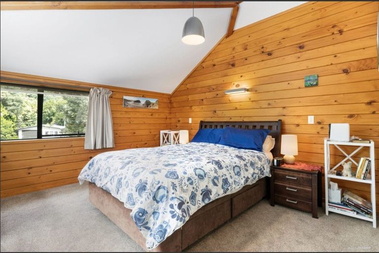 Photo of property in 5 Takapu Street, Henderson, Auckland, 0612