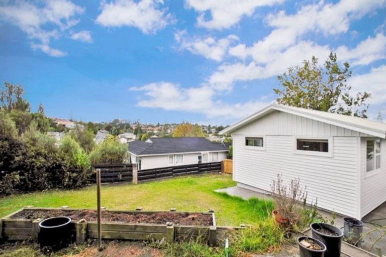 Photo of property in 4 Juniper Road, Sunnynook, Auckland, 0620