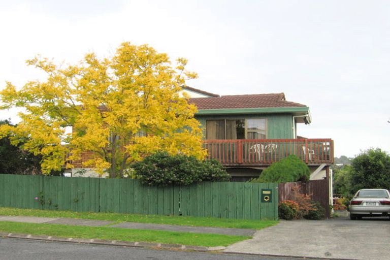 Photo of property in 10 Venus Place, Half Moon Bay, Auckland, 2012