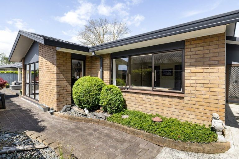 Photo of property in 2 Warwick Avenue, St Andrews, Hamilton, 3200