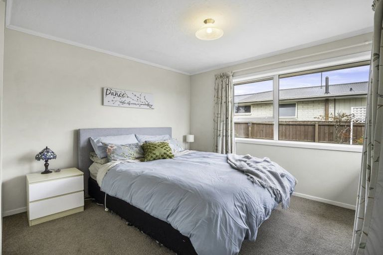 Photo of property in 82 Farquhars Road, Redwood, Christchurch, 8051