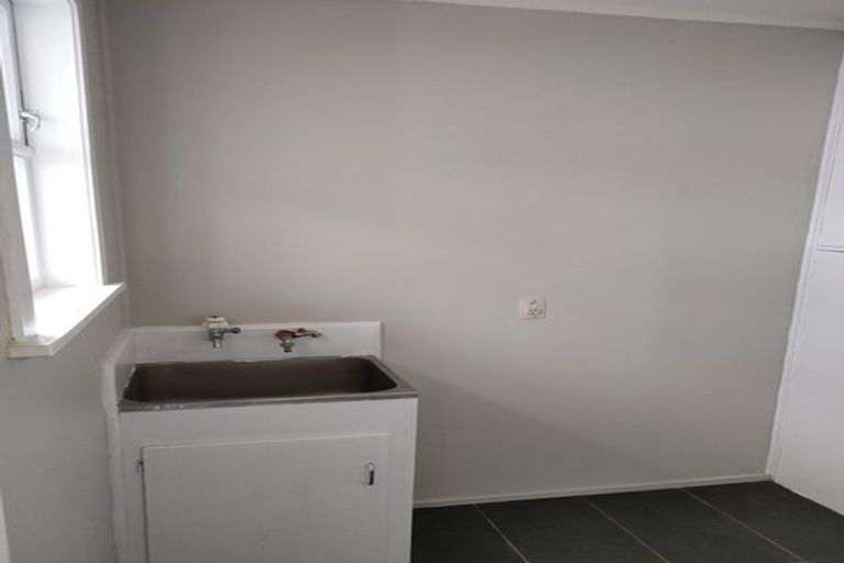 Photo of property in 2/222 Edmonton Road, Te Atatu South, Auckland, 0610