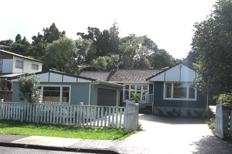 Photo of property in 123 Woodlands Park Road, Titirangi, Auckland, 0604