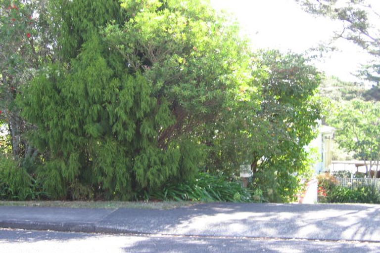 Photo of property in 117 Cliff View Drive, Green Bay, Auckland, 0604