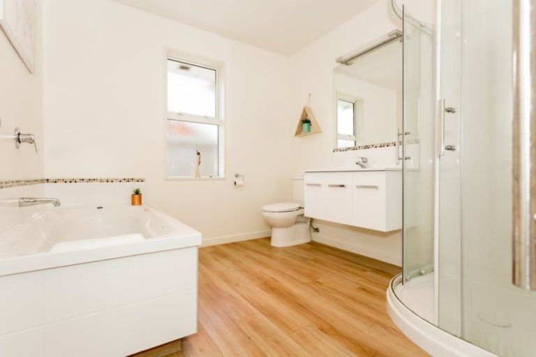 Photo of property in 37 Davaar Crescent, Broomfield, Christchurch, 8042