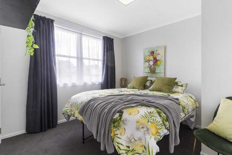 Photo of property in 1/1 Cooper Place, Papakura, 2110