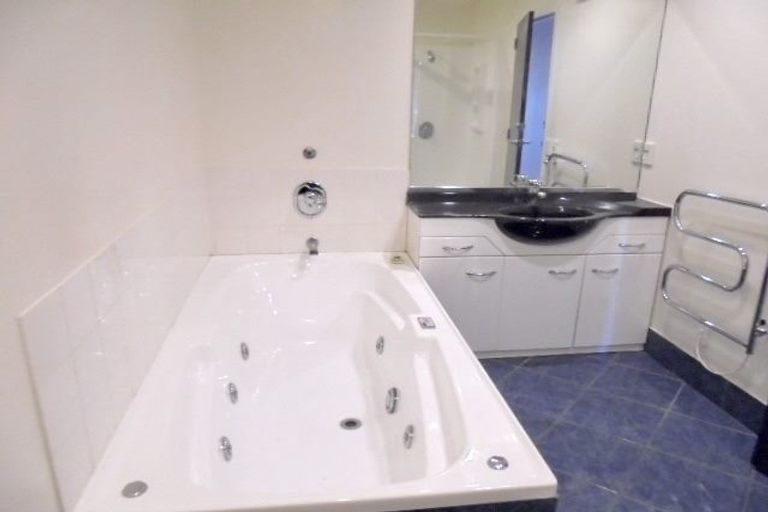 Photo of property in Courtenay Apartments, 703/120 Courtenay Place, Te Aro, Wellington, 6011