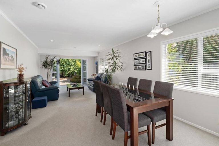 Photo of property in 2/31 Manly Esplanade, Browns Bay, Auckland, 0630