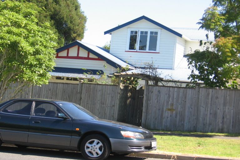 Photo of property in 13c Balmain Road, Birkenhead, Auckland, 0626