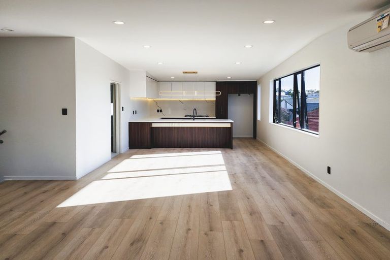 Photo of property in 2a Embling Place, Eastern Beach, Auckland, 2012