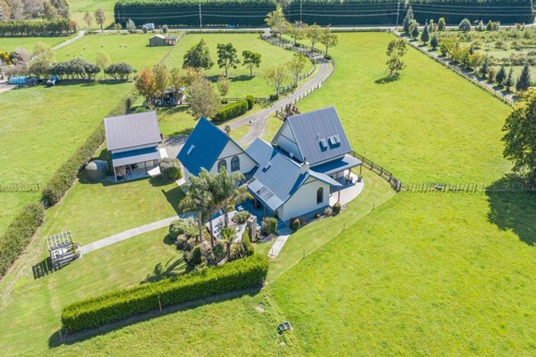 Photo of property in 100 Waihou Road, Levin, 5571